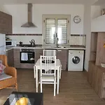 Casa Con Vista Rentals, Honeysuckle Apartment *