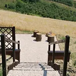Casa Con Vista Rentals, Honeysuckle Guardiagrele