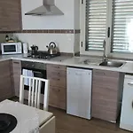 Casa Con Vista Rentals, Honeysuckle Apartment
