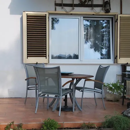 Casa Con Vista Holiday Rentals, Honeysuckle Apartment *