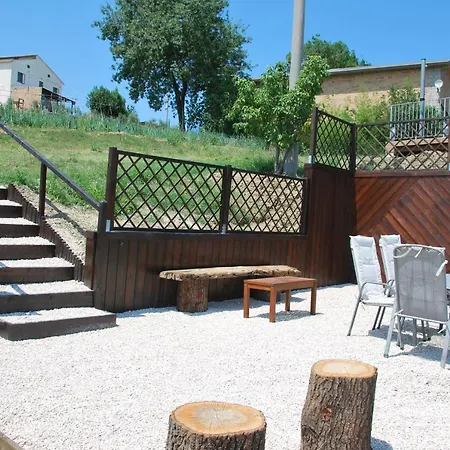 Casa Con Vista Holiday Rentals, Honeysuckle Apartment Guardiagrele