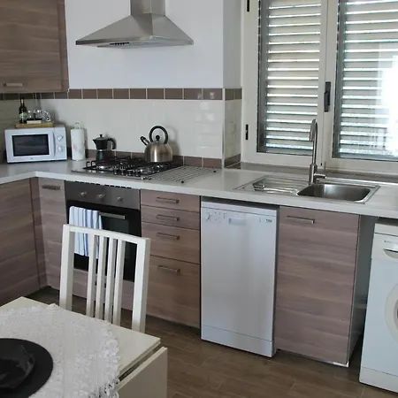 Casa Con Vista Holiday Rentals, Honeysuckle Apartment