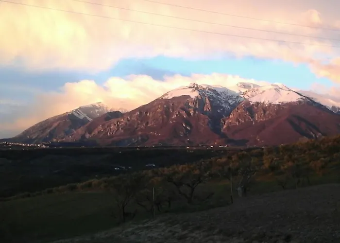 Casa Con Vista Rentals, Honeysuckle *