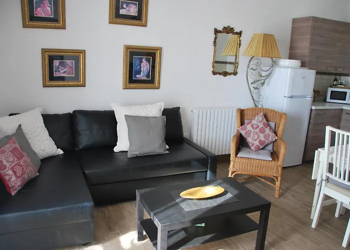 Casa Con Vista Rentals, Honeysuckle *